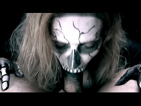 ❤️ Demon jente suger kuk med sin svarte munn og svelger cum. Analvideo ved no.eggporncomics.ru ❌️❤